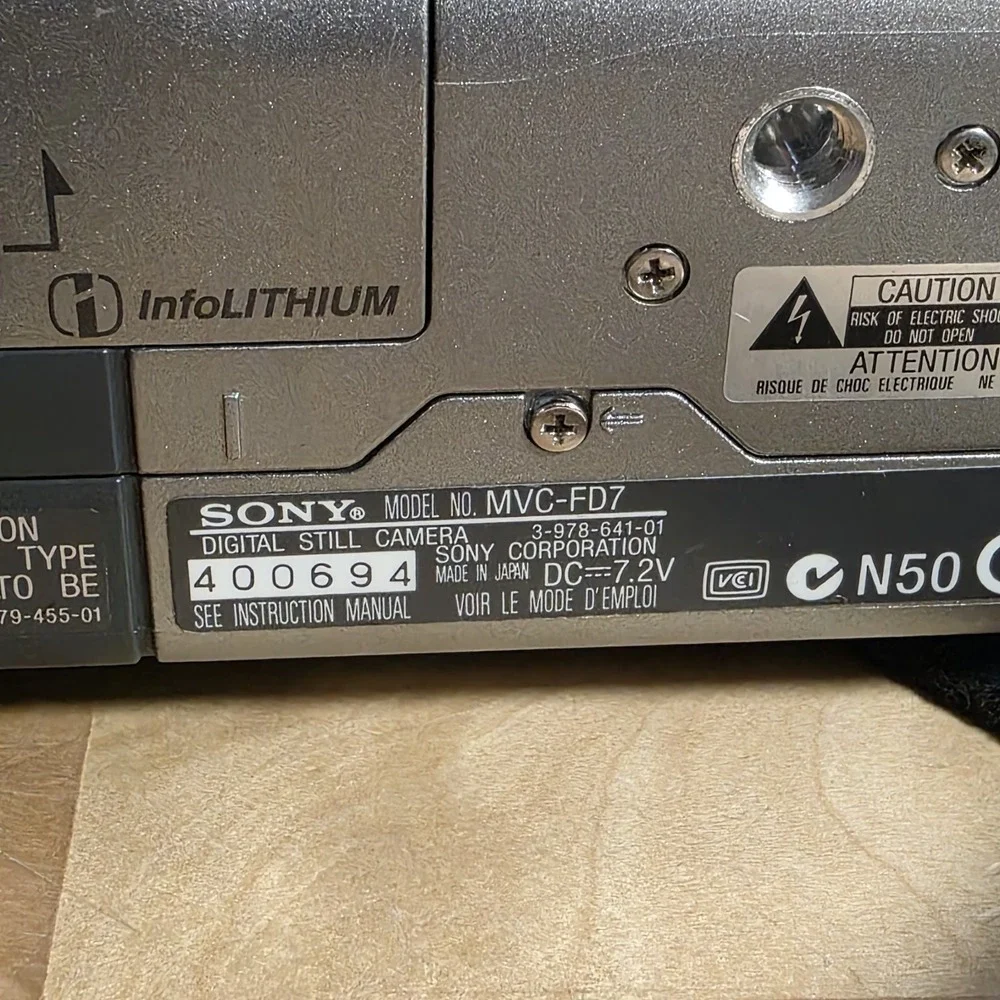 Sony Mavica MVC-FD7 Digital 90s y2k Floppy Camera 0.3MP‎ 10x Zoom Silver WORKS